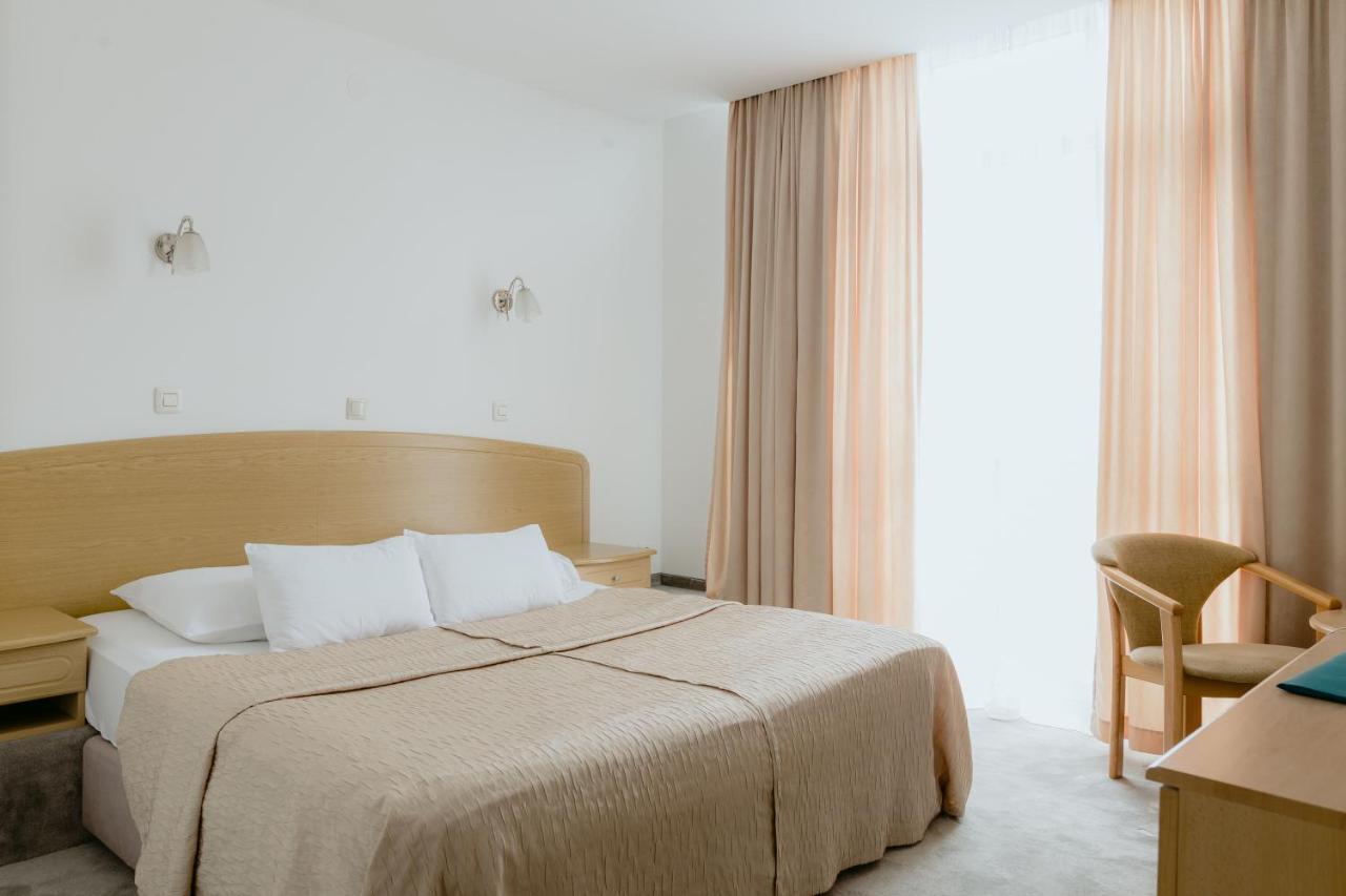 Hotel Silver Ösek Dış mekan fotoğraf
