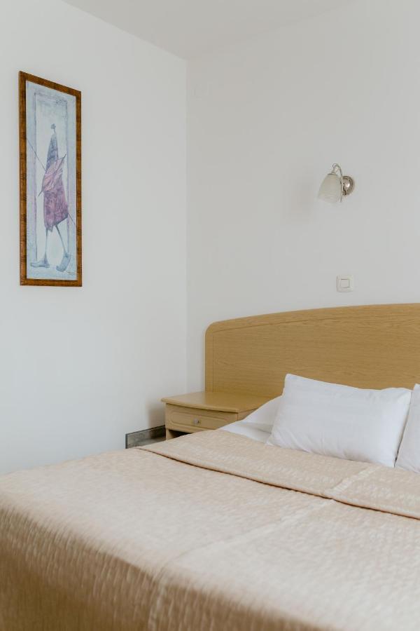 Hotel Silver Ösek Dış mekan fotoğraf