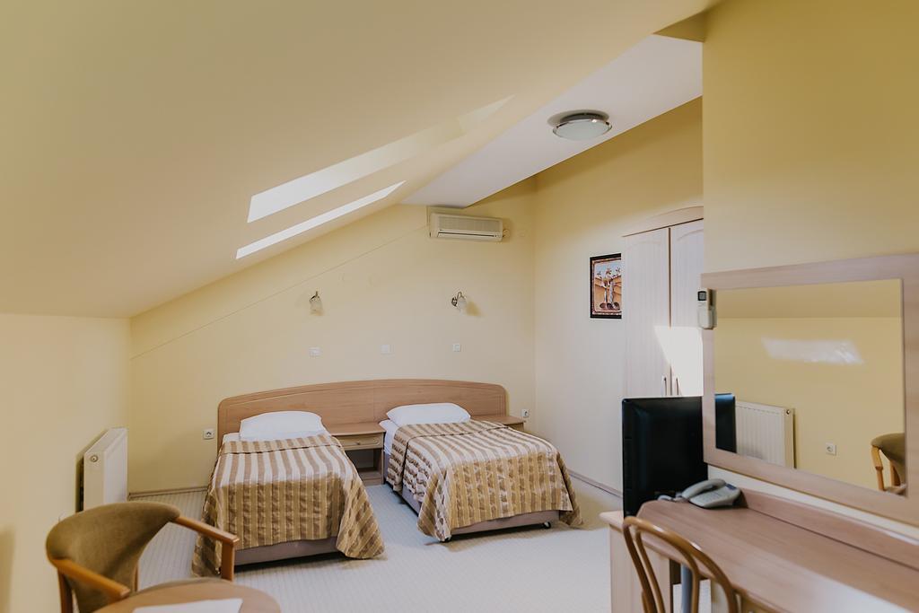 Hotel Silver Ösek Oda fotoğraf