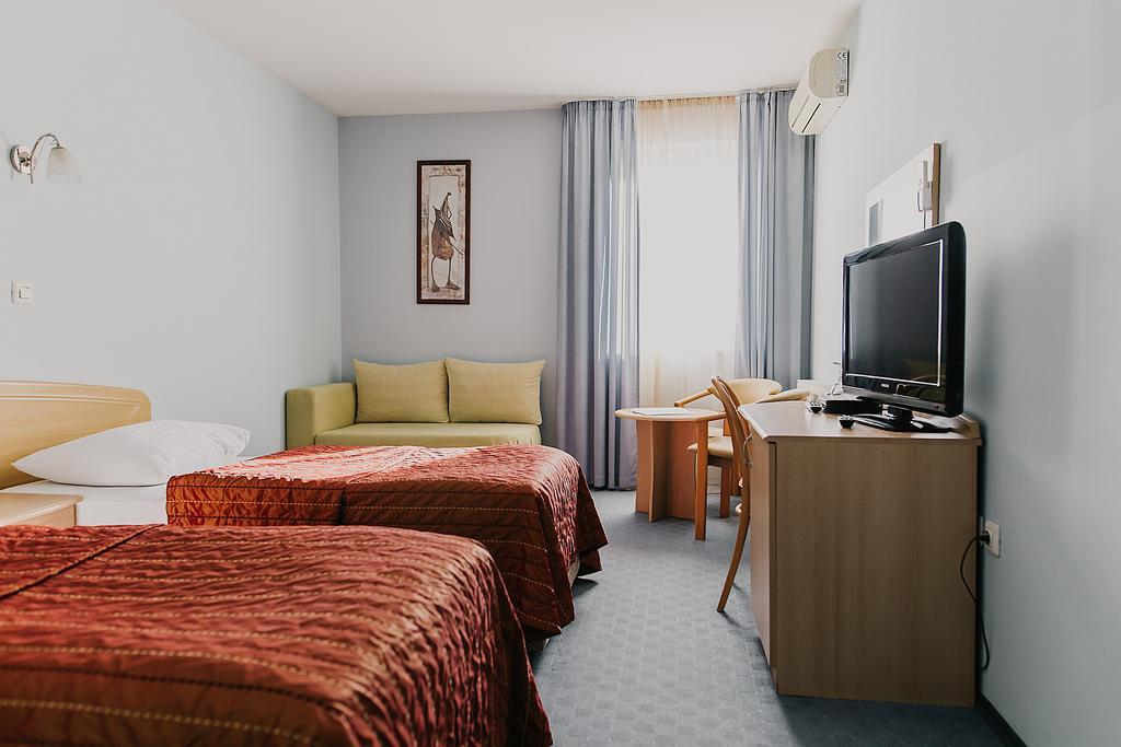 Hotel Silver Ösek Dış mekan fotoğraf