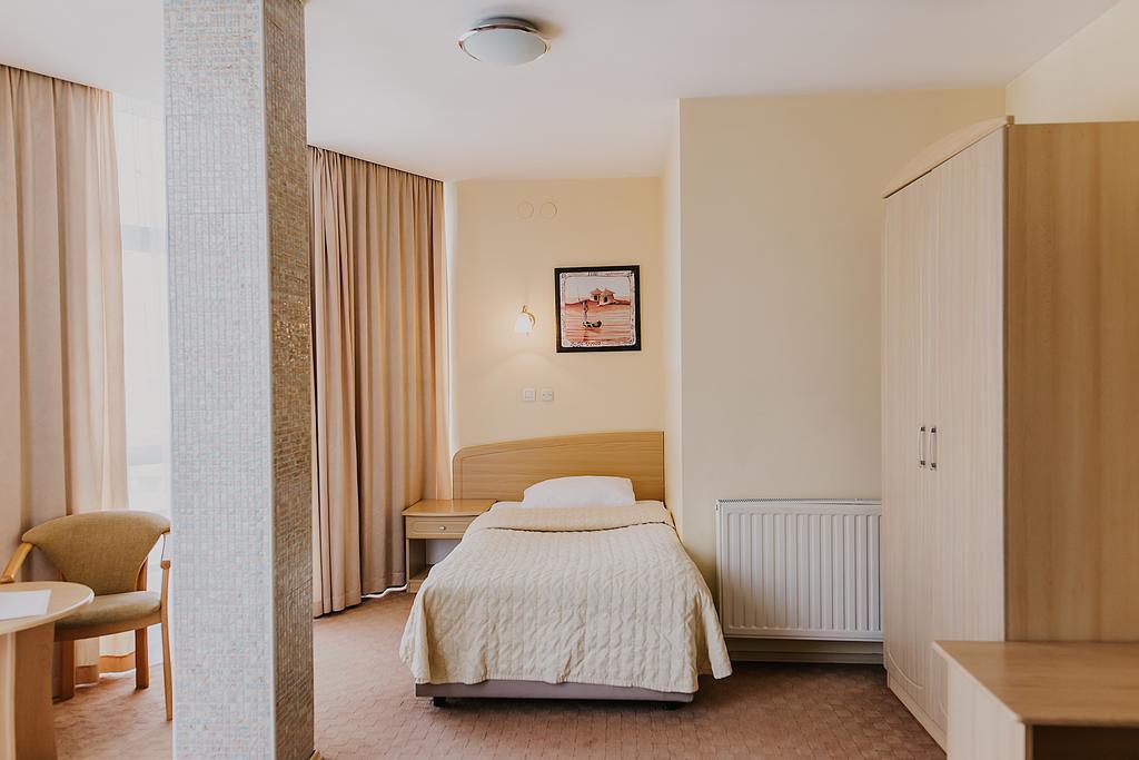 Hotel Silver Ösek Oda fotoğraf