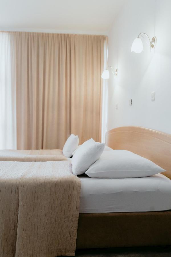 Hotel Silver Ösek Dış mekan fotoğraf